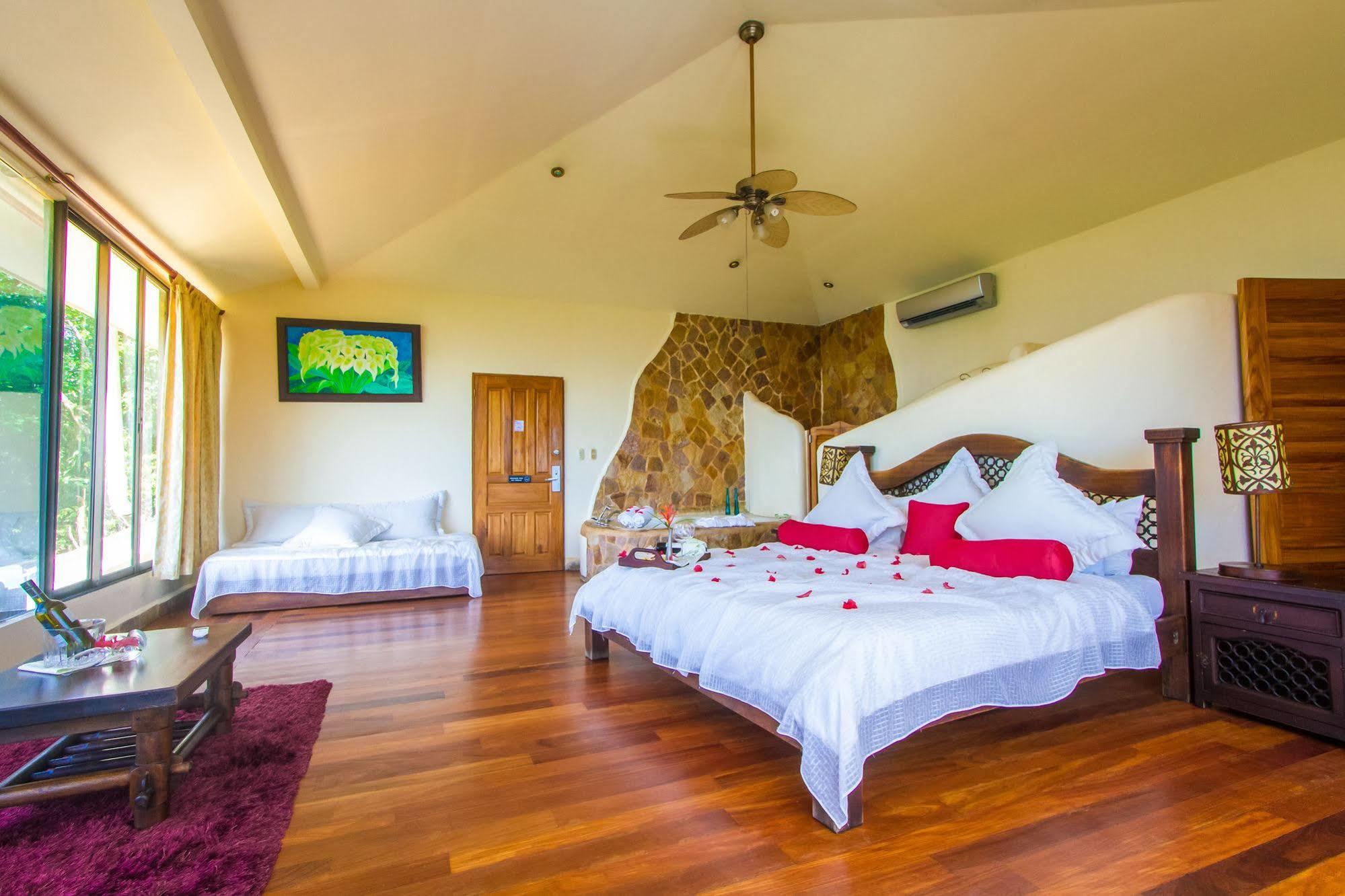 Issimo Suites Boutique Hotel & Spa - Adults Only Manuel Antonio Luaran gambar